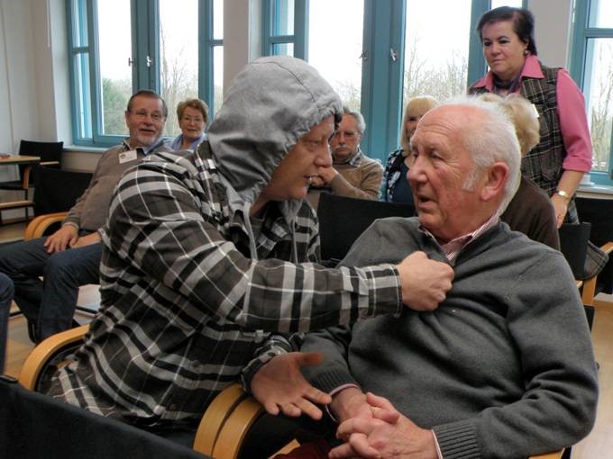 Senioren helfen Senioren Übergriff im Bus