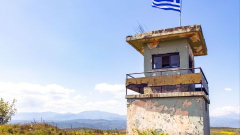 Mangelnde Ausrüstung der griechischen Polizei und Grenzschutzanlagen in oft nicht gutem Zustand erschweren die Grenzsicherung aus eigener Kraft.